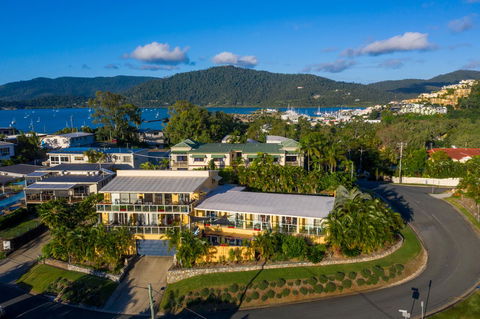 Sunlit Waters Studio Apartments - Hotel QLD 6