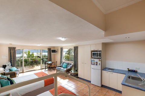 Sunlit Waters Studio Apartments - Hotel QLD 38