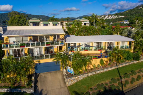 Sunlit Waters Studio Apartments - Hotel QLD 7
