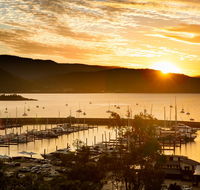 Sunlit Waters Studio Apartments - Hotel QLD