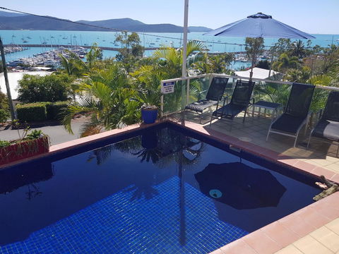 Sunlit Waters Studio Apartments - Hotel QLD 4