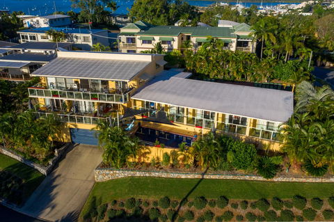 Sunlit Waters Studio Apartments - Hotel QLD 8