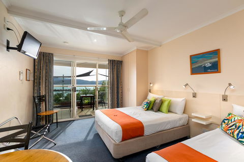 Sunlit Waters Studio Apartments - Hotel QLD 19