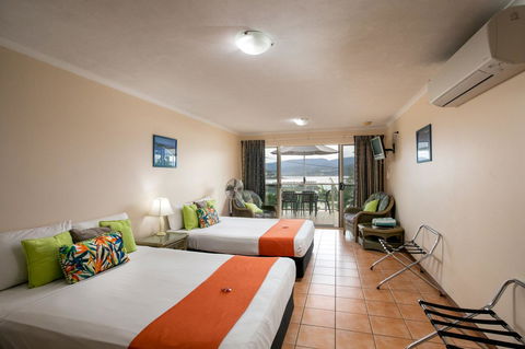 Sunlit Waters Studio Apartments - Hotel QLD 23