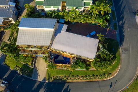 Sunlit Waters Studio Apartments - Hotel QLD 5