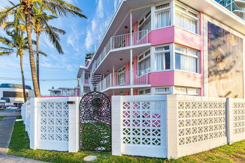 The Pink Hotel Coolangatta - Hotel QLD 1