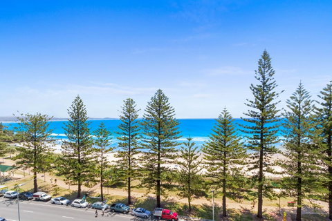Columbia Beachfront Apartments On Rainbow Bay - Hotel QLD 40