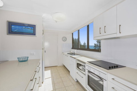 Columbia Beachfront Apartments On Rainbow Bay - Hotel QLD 35
