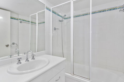 Columbia Beachfront Apartments On Rainbow Bay - Hotel QLD 37