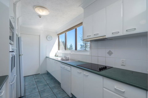 Columbia Beachfront Apartments On Rainbow Bay - Hotel QLD 7