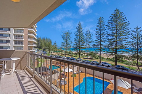 Columbia Beachfront Apartments On Rainbow Bay - Hotel QLD 6