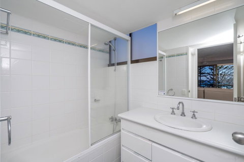 Columbia Beachfront Apartments On Rainbow Bay - Hotel QLD 9
