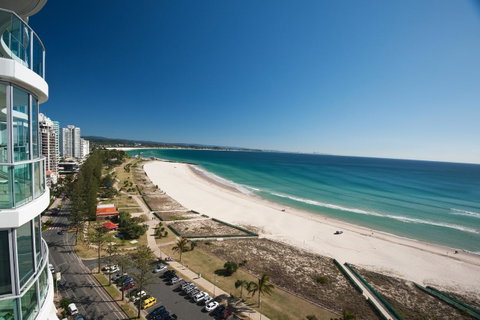 Reflection On The Sea - Hotel QLD 19
