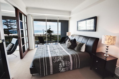 Reflection On The Sea - Hotel QLD 41