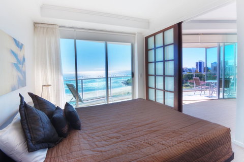 Reflection On The Sea - Hotel QLD 44