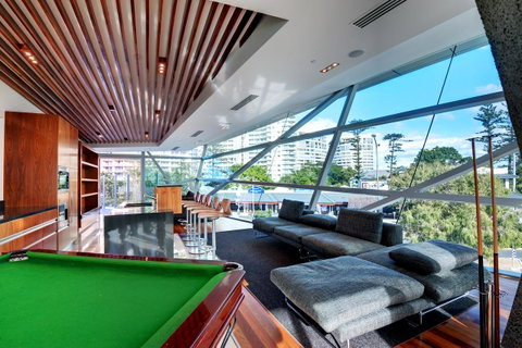 Reflection On The Sea - Hotel QLD 21