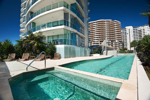 Reflection On The Sea - Hotel QLD 0