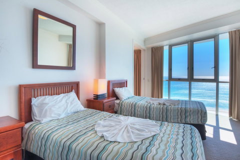 Reflection On The Sea - Hotel QLD 7