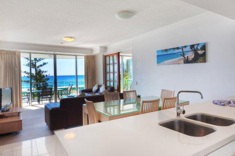 Reflection On The Sea - Hotel QLD 43