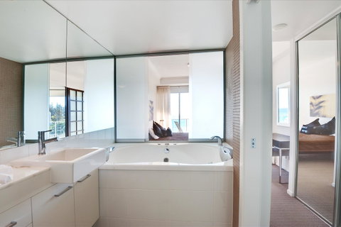 Reflection On The Sea - Hotel QLD 1