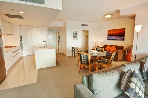 Reflection On The Sea - Hotel QLD 16