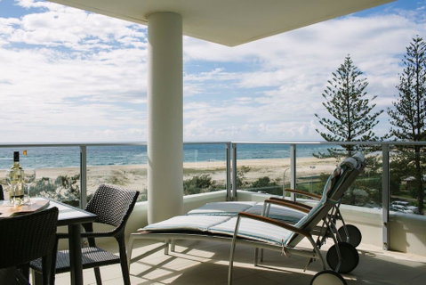 Pure Kirra - Hotel QLD 1