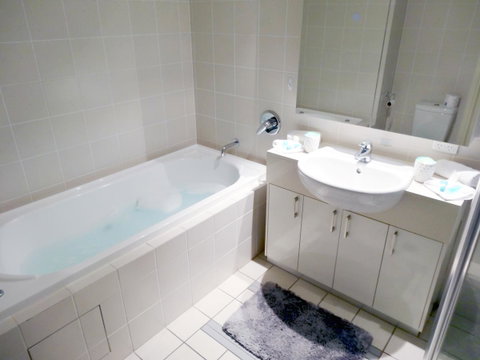 Waterfront Resort Villa With Buggy - Hotel QLD 10