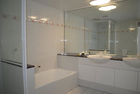 BeachView Apartments At Villa Paradiso - Hotel QLD 5