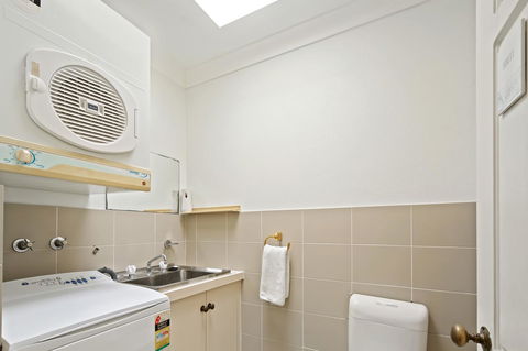 Location! 2BR Town View Unit In Centre Of Airlie. - Hotel QLD 18