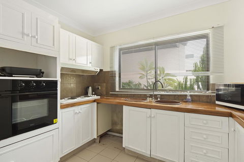 Location! 2BR Town View Unit In Centre Of Airlie. - Hotel QLD 11