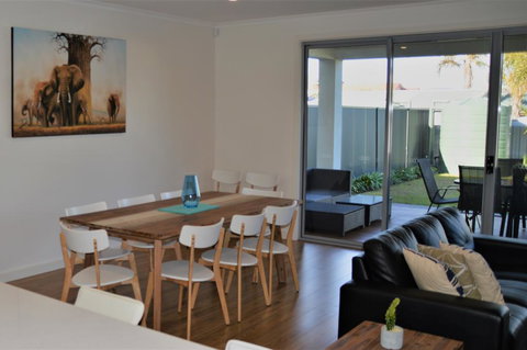 Western Breeze - Hotel QLD 2