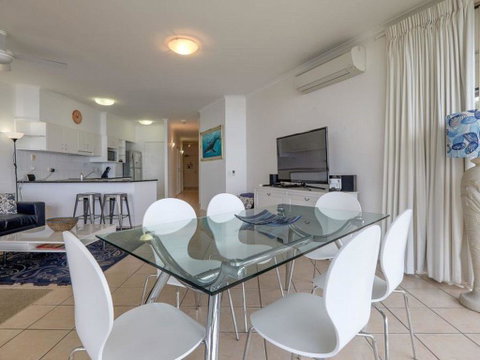 Whale Watch 40 - Hotel QLD 2