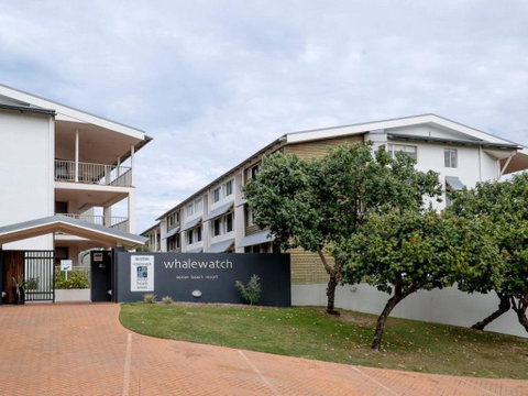 Whale Watch 40 - Hotel QLD 0
