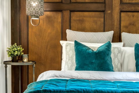 White Gates - Hotel QLD 1