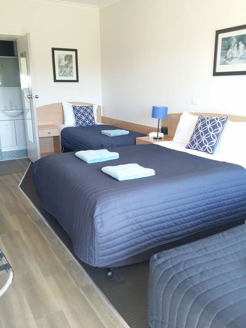 White Manor Motel - Hotel QLD 2