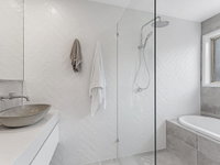 Wirragulla 10 Marty Avenue - Stylish Modern House with ducted air con  WIFI