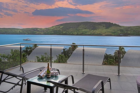 Yacht Club Villa 33 - Serenity - 4 Bedroom 4 Bathroom House Ocean Views 2 Buggies - Hotel QLD 3