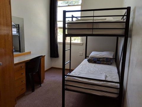 Young Budget Accommodation - Hotel QLD 2