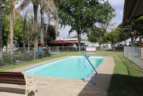 Young Caravan Park - Hotel QLD 0