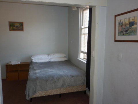 Young Budget Accommodation - Hotel QLD 0