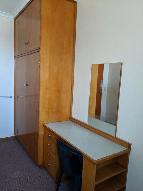 Young Budget Accommodation - Hotel QLD 1