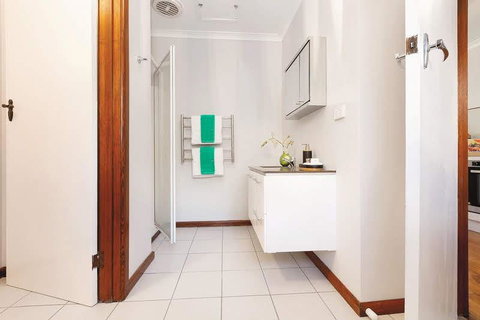 Your Ballarat Home - Hotel QLD 2