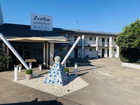 Zorba Waterfront Motel - Hotel QLD 0