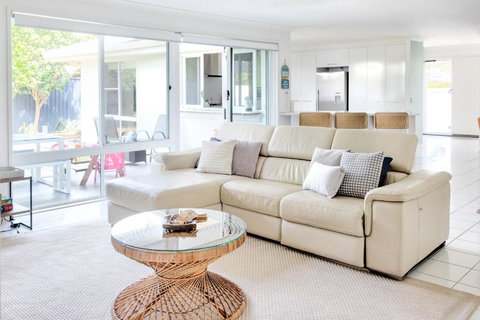 Relax At Bokarina Beach House Walk To Beach Relax By The Pool - Hotel QLD 0