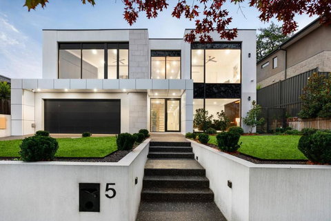 5 Ensuite Luxury Holiday House Balwyn North - Hotel QLD 0