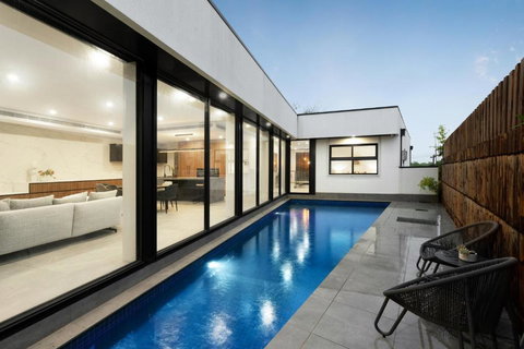 5 Ensuite Luxury Holiday House Balwyn North - Hotel QLD 1