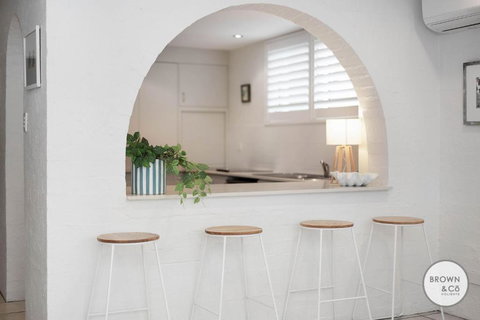 Alice Bayona 7 - Little Cove - Hotel QLD 1