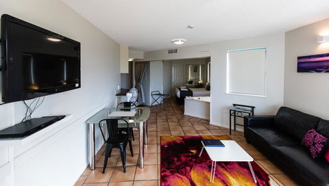 La Promenade - Hotel QLD 17