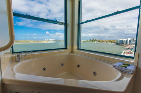 La Promenade - Hotel QLD 36