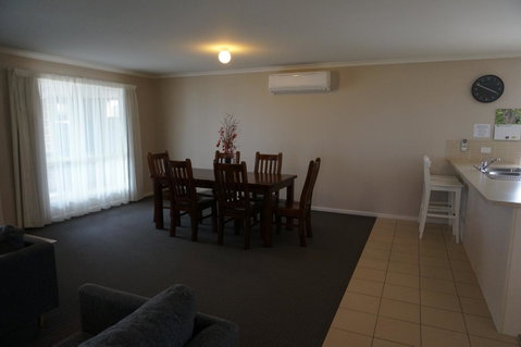 Far Away Escape - Hotel QLD 2